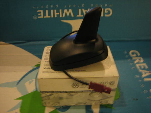 thumbnail image 2 of LTSAuto White Functional Shark Fin Antenna For Nissan Qashqai | AM/FM Reception 2 of 3