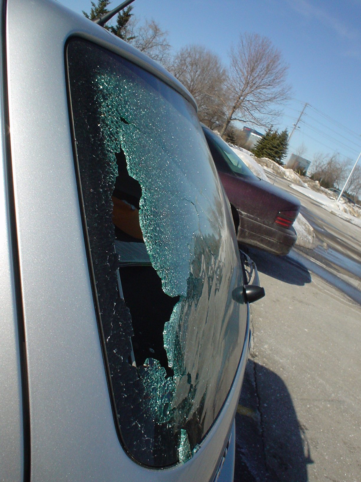 Exploded Rear Windshield !!! Forums